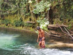 Keseruan Anak Anak Kp. Sesor menikmati Air Terjun, TMMD Ke-129 Buka Akses Wisata Kampung Sesor, Tangga Menuju Air Terjun Kini Lebih Nyaman Dilalui