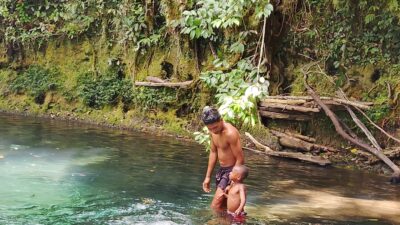 Keseruan Anak Anak Kp. Sesor menikmati Air Terjun, TMMD Ke-129 Buka Akses Wisata Kampung Sesor, Tangga Menuju Air Terjun Kini Lebih Nyaman Dilalui