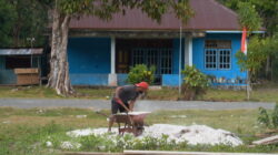 Satgas TMMD Ke-129 Tuntaskan Finishing Pembersihan Lingkungan Kampung Sesor