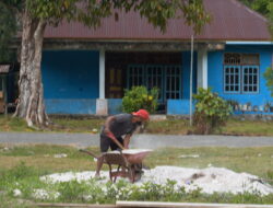 Satgas TMMD Ke-129 Tuntaskan Finishing Pembersihan Lingkungan Kampung Sesor