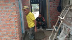 Gotong Royong TNI dan Warga, Kegiatan RTLH Pak Sianto di Desa Bukit Murau Terus Dikebut