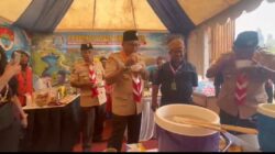 Ketua Kwarnas Budi Waseso Menciptakan Momen Hangat, Mencipati Papeda Papua Bersama