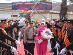 Polres Pesisir Barat Gelar Parade Penyambutan Kapolres Yang Baru