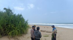 Nelayan Hilang Usai Perahu Diterjang Ombak di Perairan Way Haru, Polsek Ngaras Lakukan Pencarian