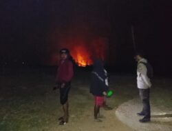 Peninjauan dan Pemadaman Kebakaran Lahan di kampung Mahsase dibantuanggota pos Pol Moswaren 