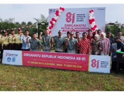 Semarak HUT RI ke-81, PT KDA Gelar Upacara Bersama Masyarakat di Lapangan Hijau Langling