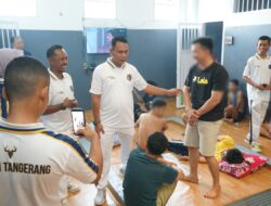 Pastikan Kondisi Kondusif, Kepala Rutan Kelas I Tangerang Kontrol Blok Hunian Warga Binaan