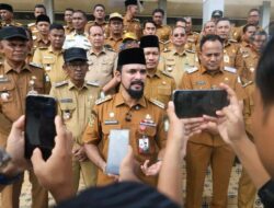 Pimpin Apel Gabungan, Bupati Al-Farlaky Tekankan Disiplin ASN dan Evaluasi Kinerja Memasuki Tahun Kedua Pemerintahan