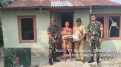 Danramil 02/AP Bersama Babinsa Berikan Bantuan kepada Warga Terdampak Angin Kencang