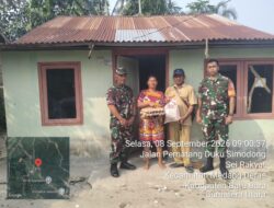 Danramil 02/AP Bersama Babinsa Berikan Bantuan kepada Warga Terdampak Angin Kencang