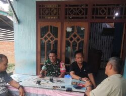 Jaga Keakraban dan Respon Cepat Cuaca Ekstrem, Babinsa Koramil Sei Manau Sambangi Warga Desa Guguk