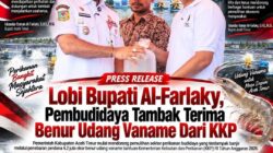 Pulihkan Ekonomi Petambak Korban Banjir, Al-Farlaky Tabur Benur Perdana di Peureulak
