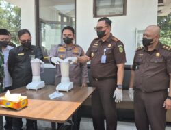 Kejari Lumajang Musnahkan Barang Bukti 54 Perkara, 69 Ribu Pil dan 36,52 Gram Sabu