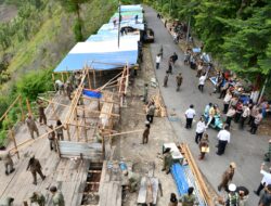 Berjalan Tertib dan Humanis, Tim Gabungan Bongkar Bangunan Liar di Kawasan Menara Pandang Tele Secara Menyeluruh