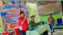Penyerahan Bantuan Lansia di Sangguer, Sorong Selatan: Dipimpin Anggota DPRK Amelia Wato Bersama Ketua LMA Wamoka, Didampingi TNI