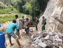 Dandim 0205/Tanah Karo Letkol Inf Robert Panjaitan, Tinjau Langsung Progres Pembangunan Jembatan Merah Putih
