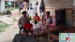 Bhabinkamtibmas Polsek Pesisir Selatan Sampaikan Pesan Kamtibmas melalui Patroli Sambang