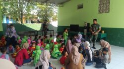60 Anak TK dan KB Sambangi Koramil Plupuh, Belajar Disiplin dan Kenali Lingkungan Militer