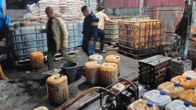 Wao.. Gudang penimbunan Solar Bersubsidi di Kandis terbongkar,Polda Riau tangkap Dua pelaku dan Sita 6.500 Liter BBM Solar