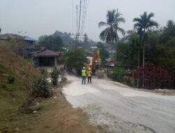 Pembanguan ruas jalan yang menghubungkan antara Dua kabupaten
