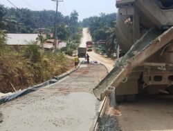 Proyek Pengecoran di Jalan Desa Mampun Baru,Tanpa Papan Informasi Publik,’ Perlu Dipertanyakan