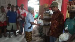 Penyerahan Sembako KMP kepada Penerima Manfaat Distrik Wayer