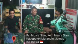 Perkuat Keamanan Lingkungan, Koramil 420-06/Muara Siau Gelar Patroli dan Komsos Malam Bersama Warga
