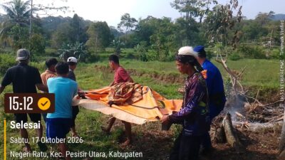 Tenggelam di Pantai Sayar, Seorang warga Asal Pekon Kerbang Langgar Ditemukan Meninggal Dunia, Polres Pesisir Barat Bersama Tim Gabungan Basarnas Lakukan Evakuasi