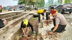 Polisi Bersama Masyarakat Bahu-Membahu, Kapolres Merangin Turun Langsung Bersihkan Pasar Rakyat Bangko