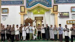 Kapolres Pesisir Barat AKBP Rinto Haivan Simbolon Gelar Jumat Keliling di Masjid Al Khottob Kampung Jawa, Perkuat Silaturahmi dan Sampaikan Pesan Pilratin Damai