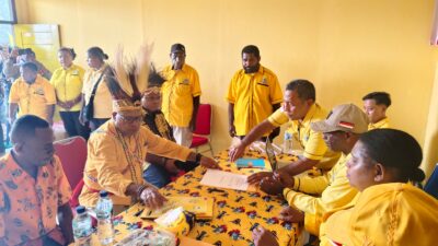 RESMI Kembalikan Formulir Pendaftaran, Wabup Yohan Bodory, S.Sos.M.Tr.Ap. Calon Tunggal Ketua DPD Golkar Sorsel, kantongi Dukungan 15 Distrik