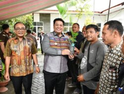 Bupati Samosir Salurkan 1,25 Juta Bibit Kopi kepada 245 Kelompok Tani